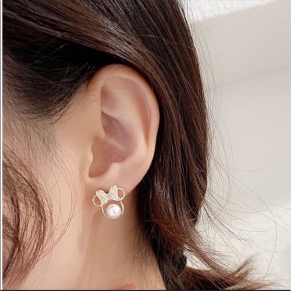 Classic Minnie Mouse Pearl - Picture 6 of 11